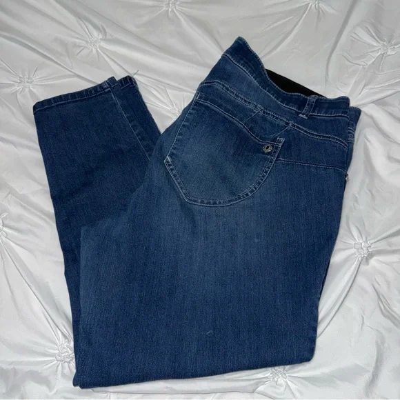 Democracy Jeans - Picture 1 of 3